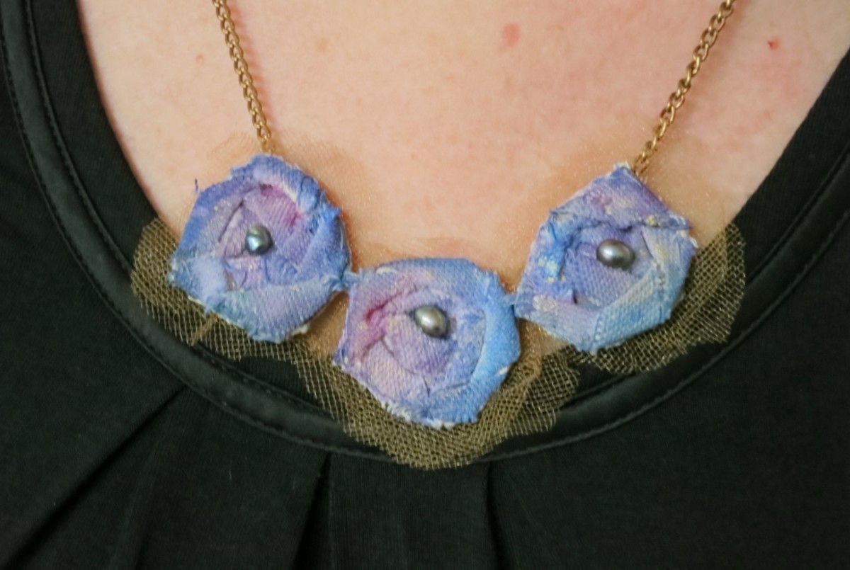 DIY Craft: How to Make a Pretty Fabric Rosette Necklace