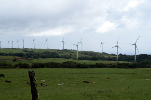The power generation wiindmills (energía aeolica) on the windy west flank of Volcano Miravalles.