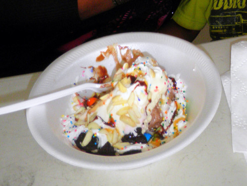 Our easy and yummy Ice Cream Sundaes - simple and easy to make!