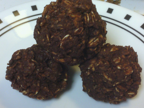 Chocolate Oatmeal Energy Bites. 