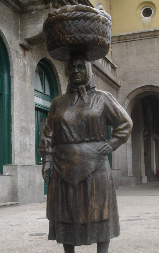 Dolac Market Statue