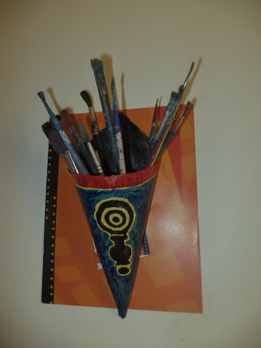 Colorful Paint Brush Stand on the Wall-2