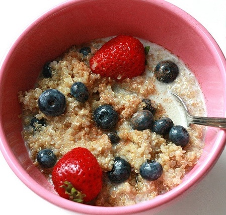 Sweet breakfast cereal options for quinoa pair nicely with fresh fruit.