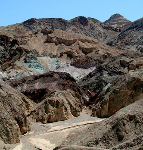 Utilisez le paysage du désert pour guider vos choix de couleurs.  Cette palette de couleurs froides me inspirer!