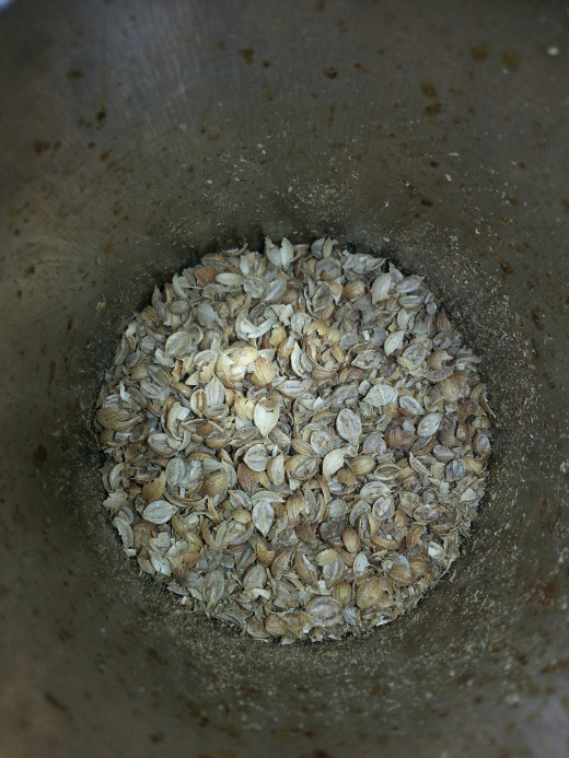 Ground coriander seeds