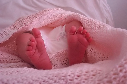 It's easy to get caught up in the needs of a new mother and baby during their hospital stay, but don't forget considerations for new dads too.
