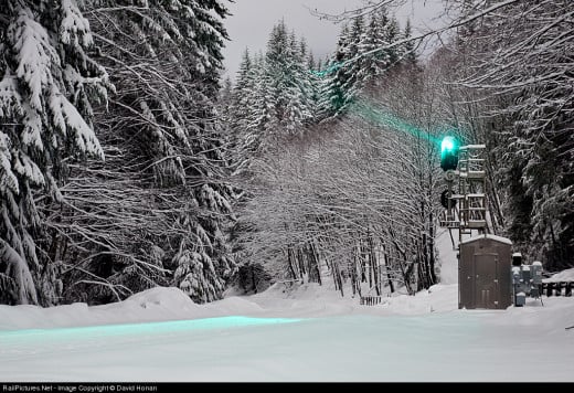 A green signal indicating clear track ahead in this wintery scene.