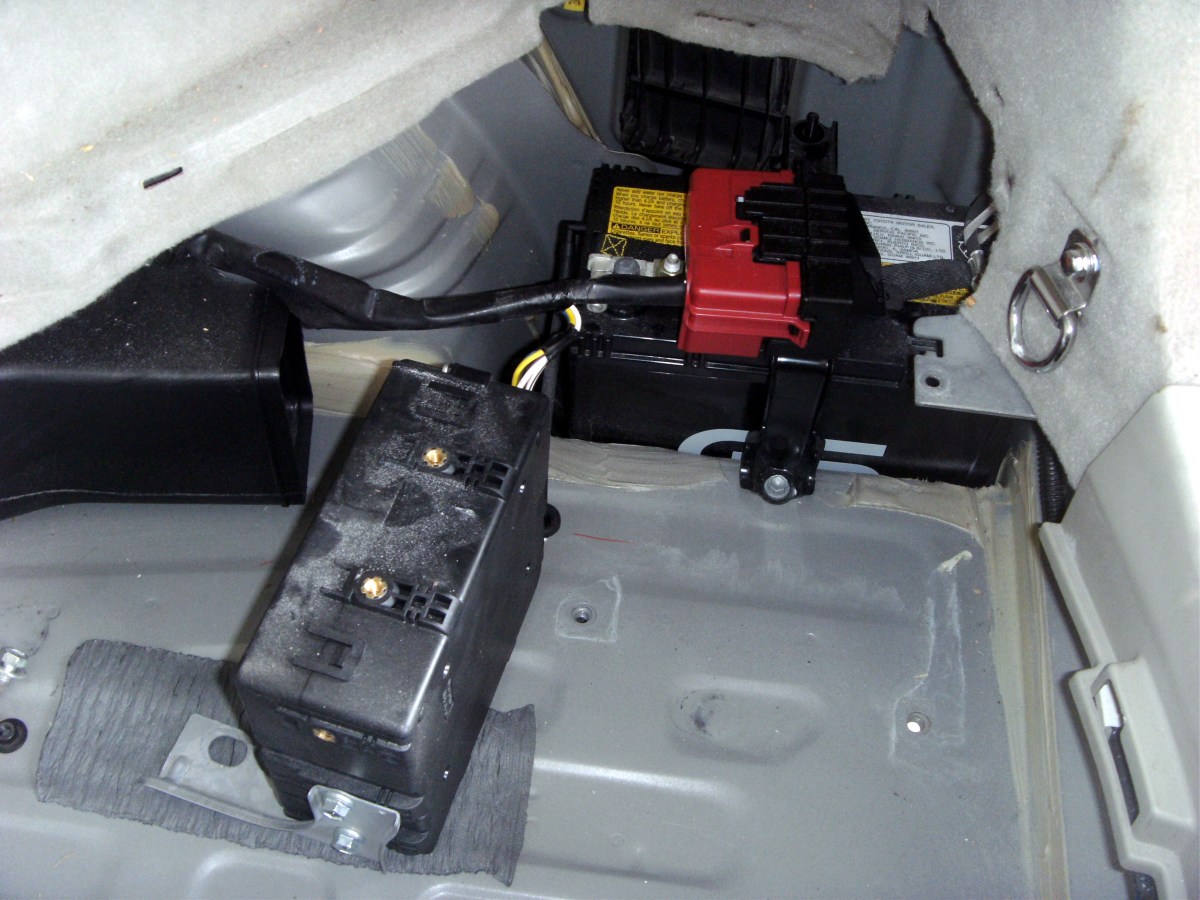 2005 toyota prius 12v battery location