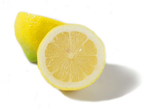 How to Use Lemon Juice to Rinse and Lighten Hair and Treat