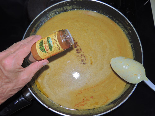 cinnamon to pan