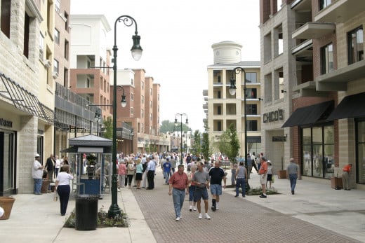 In season, the Branson Landing promenade attracts thousands of people.