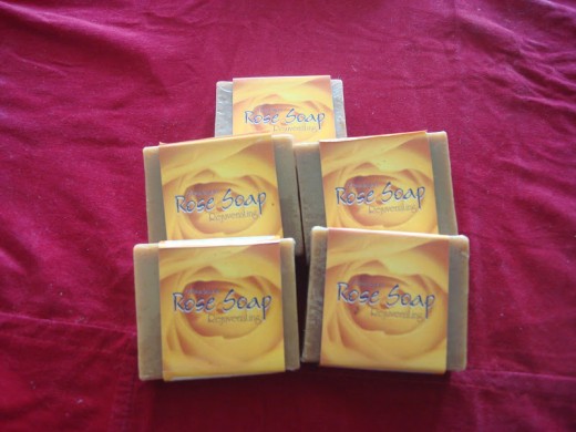This body soap has a deep and luxurious floral aroma of Himalayan Rose that has rejuvenating properties to relieve dryness,inflammation heat and itching of the skin.