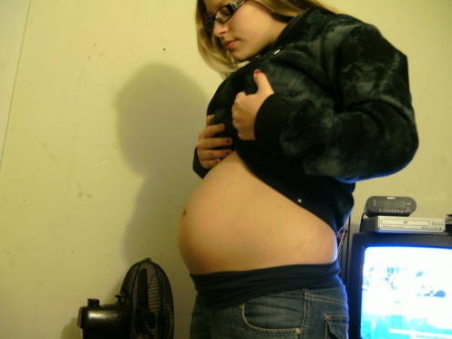 My sixth month pregnant belly during my unplanned pregnancy. I was twenty years old. 