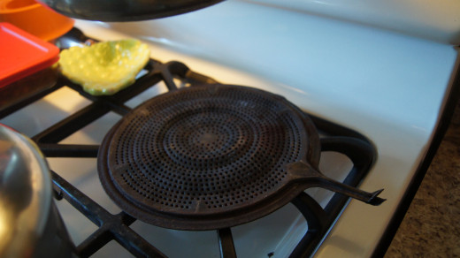 this little doodad helps your pot get an even distribution of heat when you have a gas stove. 