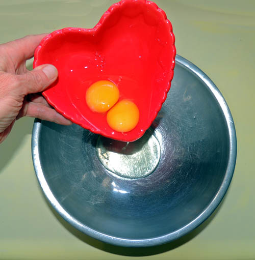 Crack and fork blend 2 eggs into a mixing bowl