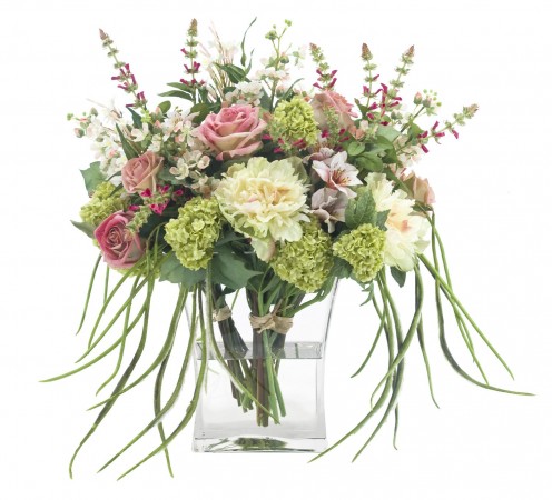 Different colors and different kinds of flowers can mix well together to make your gift even more stunning.