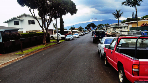 The neighborhood adjacent to the gate leading to Mañana Trail