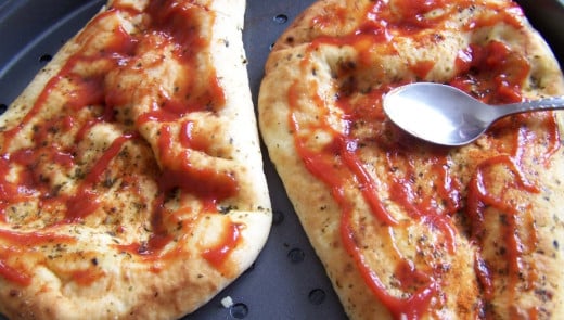Quick & Easy Pizza Recipe: Spread the pizza base on the naan breads