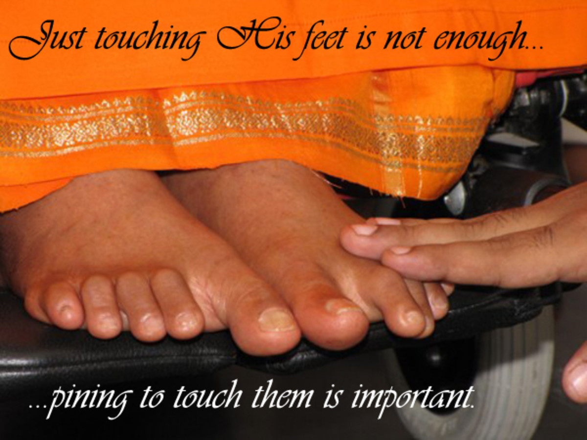 Es cierto Padasevanam es mucho más que simplemente tocando sus pies - que está siguiendo sus pasos!