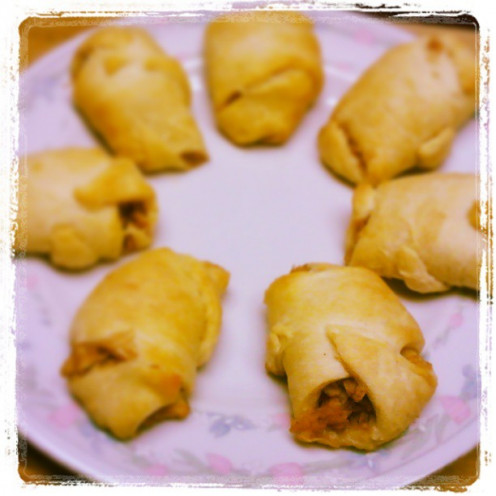 Ginger Applets in a Crescent Blanket.