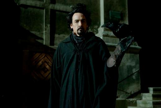 Edgar Allan Poe (John Cusack) © FilmNation/Relativity Media