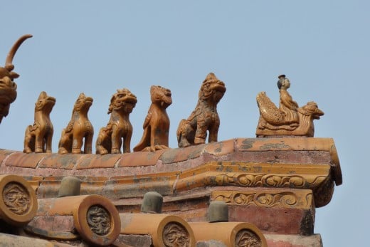 2 d) Chinese ornaments on roof in Forbidden City