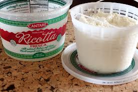 Ricotta cheese is a soft second cheese that can be extracted by using the whey that we have already extracted the normal first cheese. It is usually used when it is fresh, but some people that know the procedure can use it dry like grated cheese. 