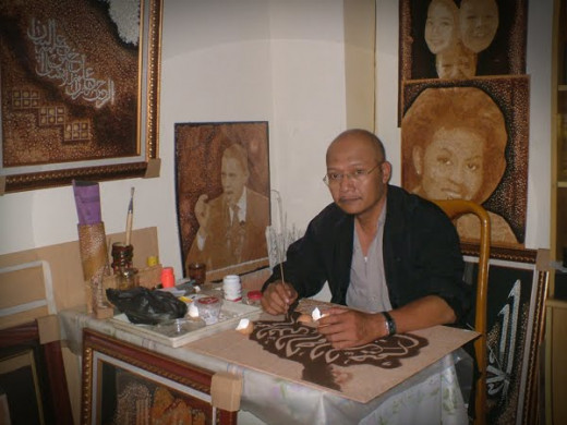 Cahyudi Susanto and his creations made of eggshells in the background.