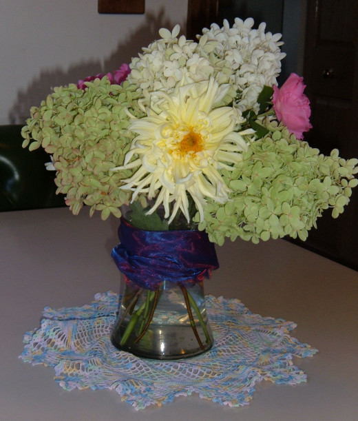 The Hydrangea with Spider Mum and Roses.