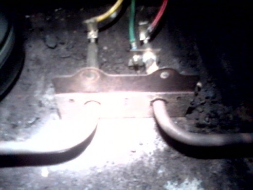 Old three wire heating element.  Note the green ground wire which is no longer necessary