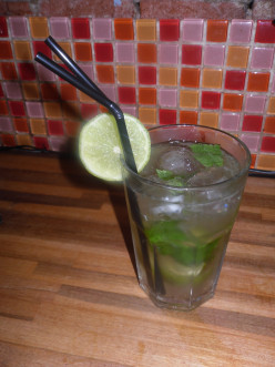 A Refreshing Mojito Cocktail Recipe (and tasty variations)