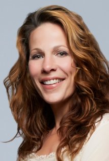 Lili Taylor, also known for being in the Films: Say Anything... (1989), Ransom (1996) and The Haunting (1999).