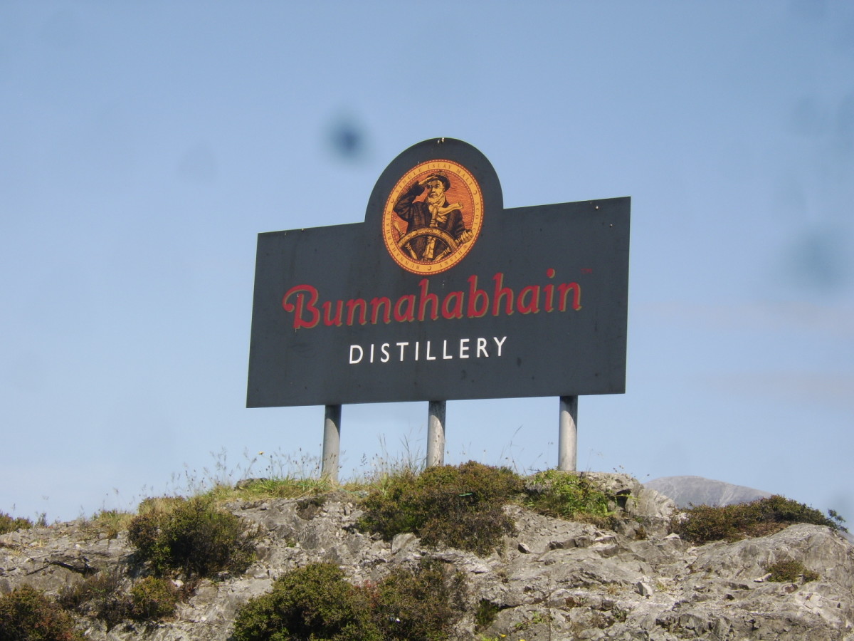 Welcome sign at Bunnahabhain distillery