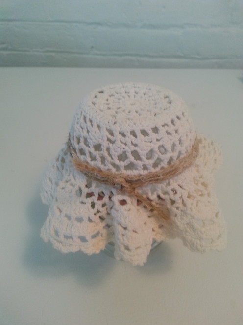 Spray the bottom of the jar and adhere the doily, securing with a double-wrapped strip of jute twine. Allow to dry.
