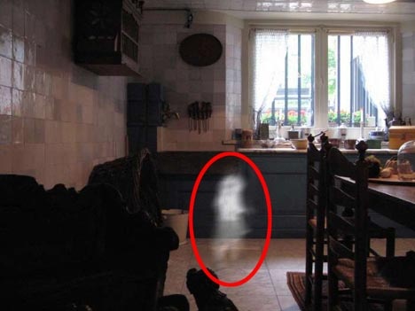 The little girl ghost can be seen in the above photo plain as day. 