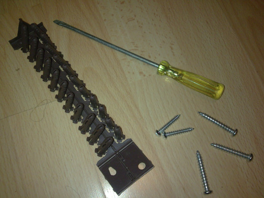 Rawl plugs, screwdriver and screws