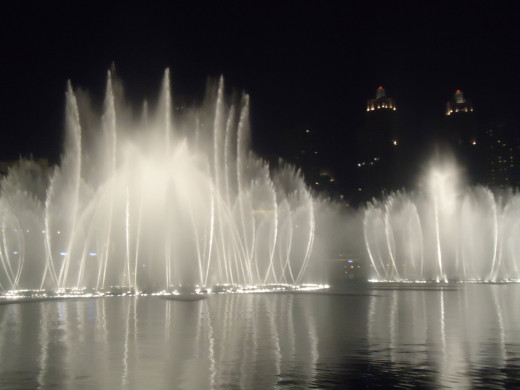 spectacular fountain show in light and music