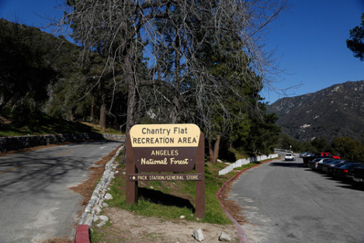 This is the Chantry Flat picnic and parking area where you can find restrooms, a small shop where you can buy the park pass, and picnic tables. 