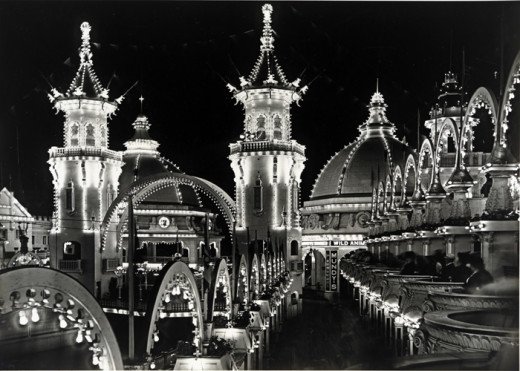 Luna Park at night in 1906. Luna Park at night in 1906.