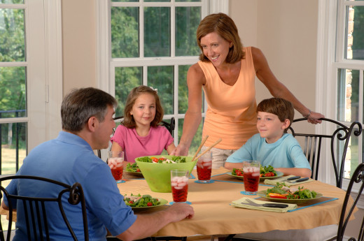 Picture of a family eating lunch.