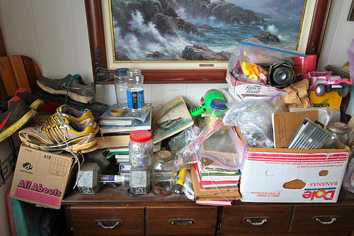 Clutter overflow by Puikkibeach on flickr (cc by 2.0)