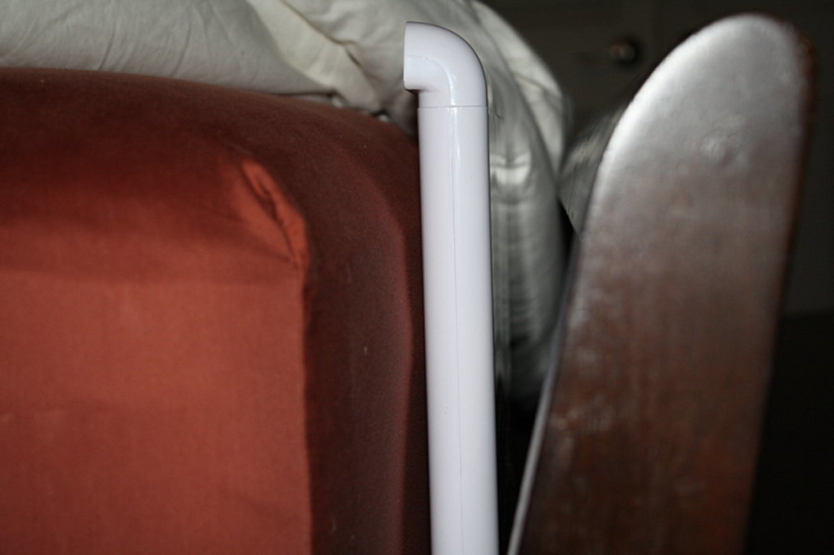 Fan between mattress and footboard