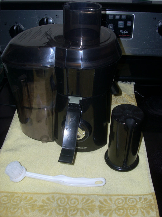 Juicer with Brush and Pusher