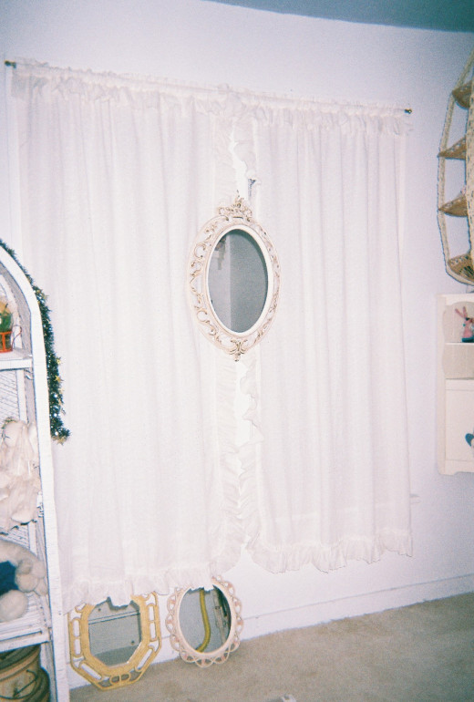 Thanksgiving Day, Nov. 28, 2013.  The bed goes here.  The 2 small mirrors went in the bathroom.
