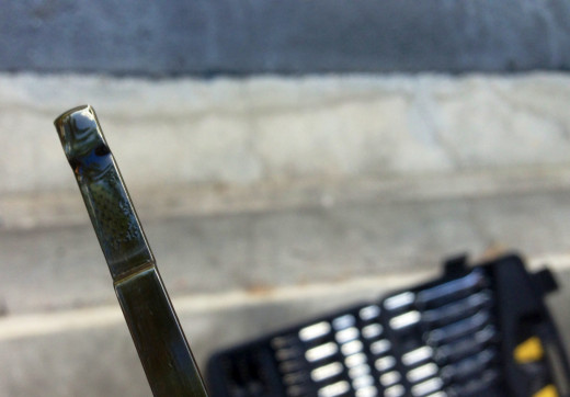 Right where I like it, the oil-"seam" just above the hash marks – but still within the measuring notch of the dipstick.
