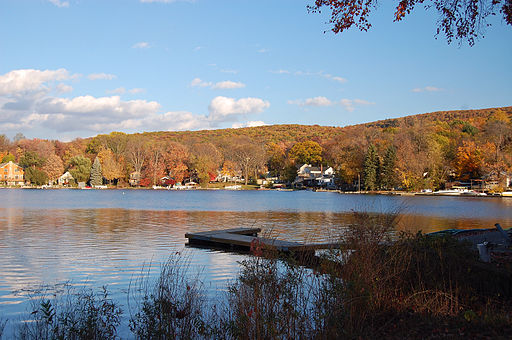 "Roger's Appalachia Cottage" was situated close to Greenwood Lake just over the New York State border.