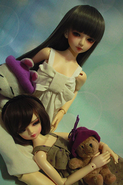 Stardust and my friend's doll Simone posing for a photoshoot