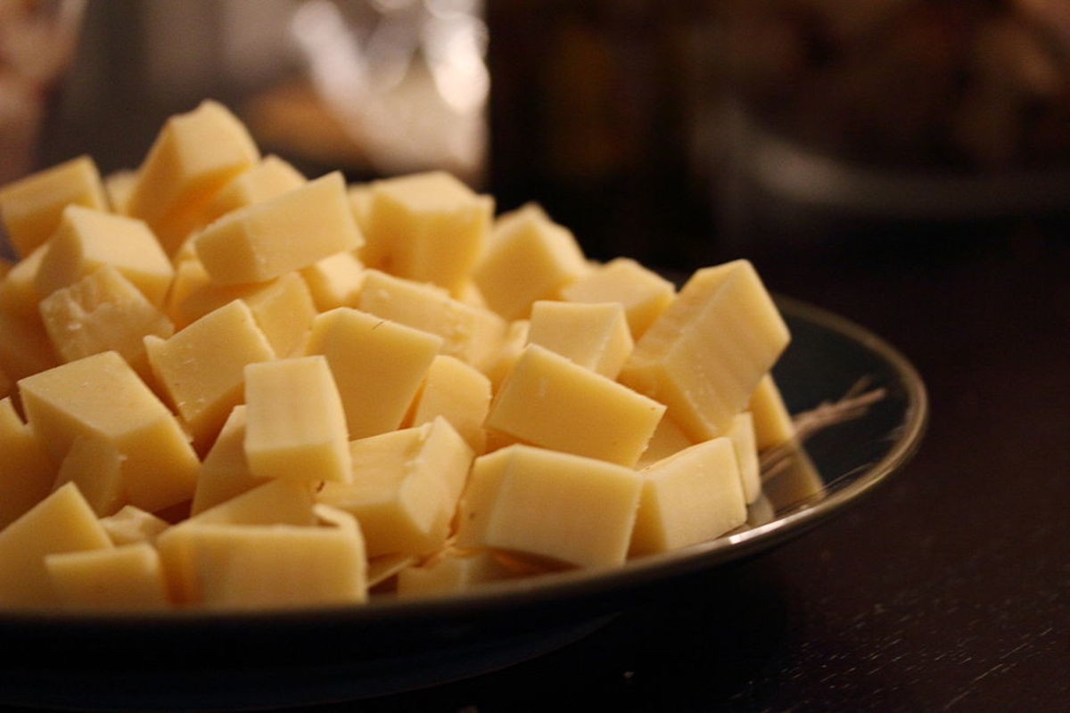 Best Cheese Fondue Recipe with Gruyere and Jarlsberg | Delishably