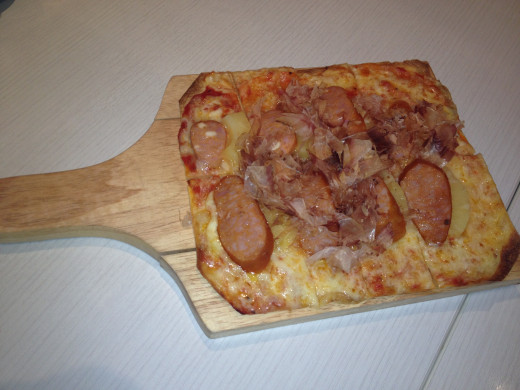 Japanese Pizza again in chopping board like tray 
