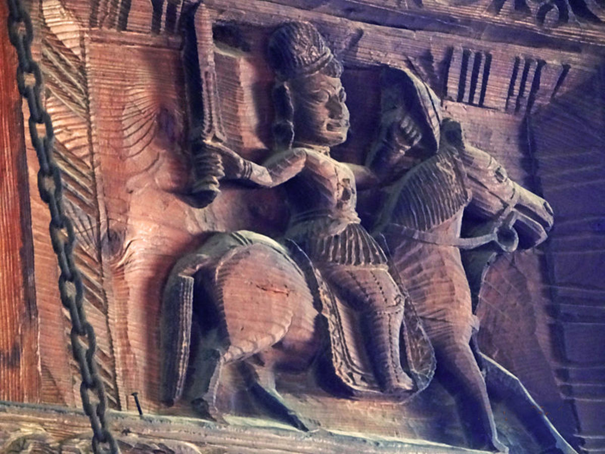 Bir ilkel savann oyma heykelcii Hidamba Devi tapnann Manali ahap duvar